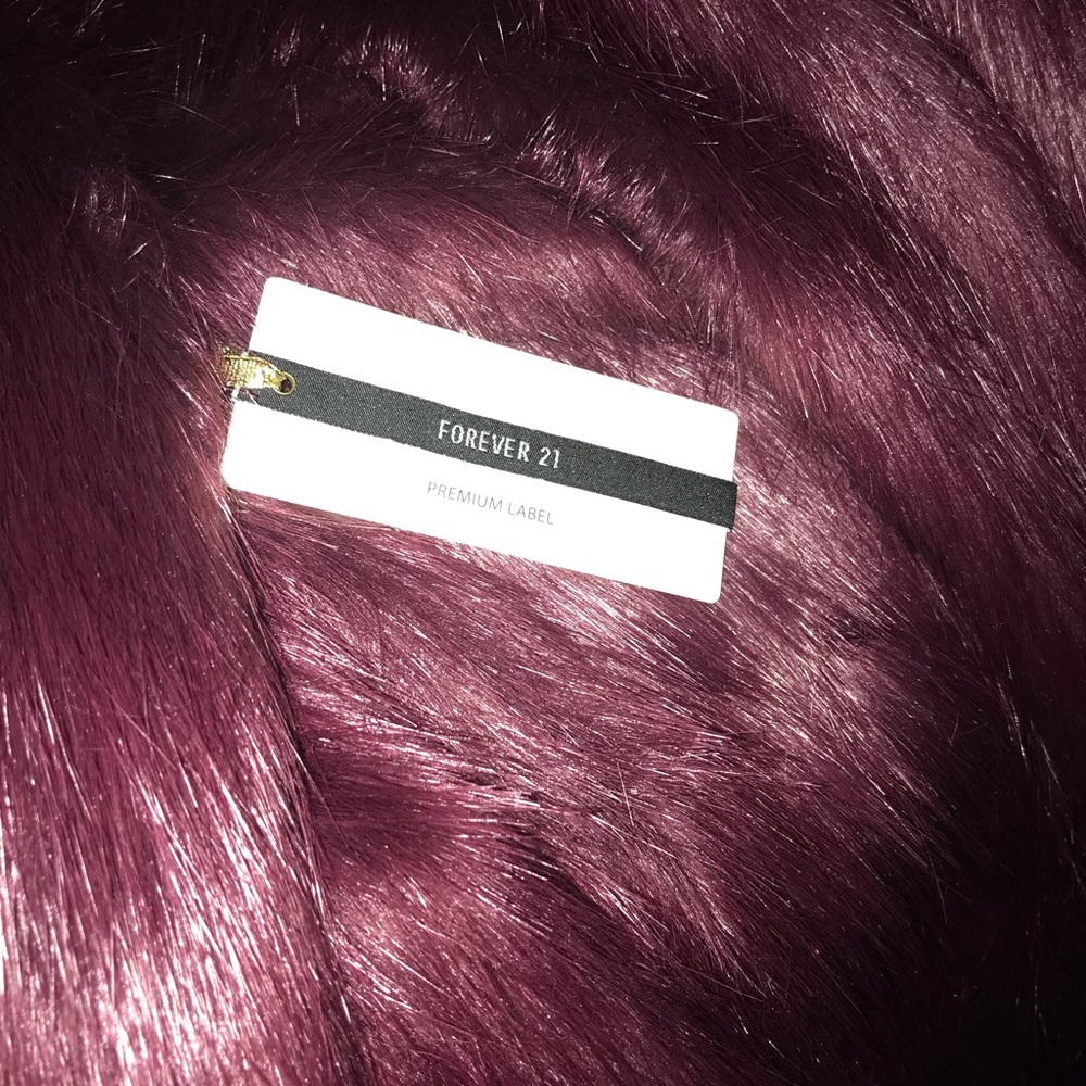 😍🥰NWT Forever 21 Burgundy Faux fur coat. ❣️😍 - Picture 4 of 4